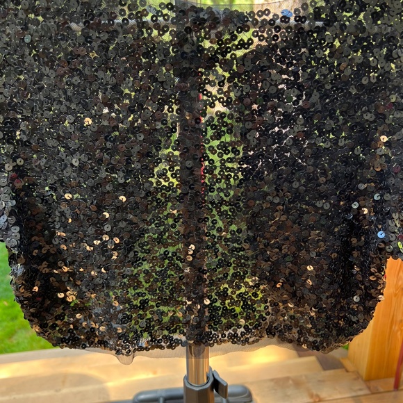 Black sequin short cropped dress jacket. - Picture 4 of 4